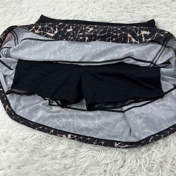 Lululemon Pace Rival Skirt II *4-way Stretch (Tall) Sugar Crush Multi / Black - Picture 3 of 9